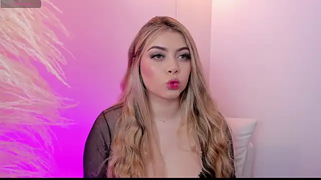 Snapshot of thaliafox_ chatting on 02/19/25, 09:36 thaliafox  online show from 02/19/25, 09:36