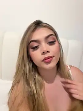 Snapshot of thaliafox_ chatting on 03/20/25, 04:51 thaliafox  online show from 03/20/25, 04:51