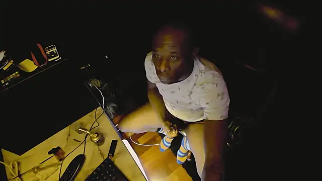 Snapshot of Pressure69mee chatting on 02/06/25, 03:16 Pressure69mee online show from 02/06/25, 03:16