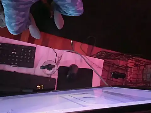 Snapshot of Pressure69mee chatting on 02/17/25, 08:19 Pressure69mee online show from 02/17/25, 08:19