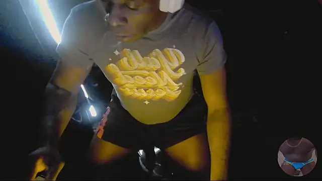 Snapshot of Pressure69mee chatting on 02/22/25, 01:13 Pressure69mee online show from 02/22/25, 01:13