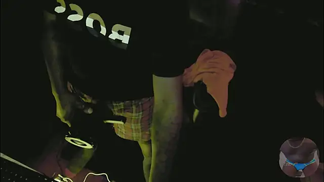 Snapshot of Pressure69mee chatting on 03/05/25, 03:40 Pressure69mee online show from 03/05/25, 03:40