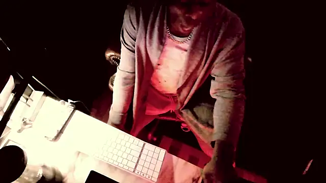 Snapshot of Pressure69mee chatting on 03/21/25, 11:34 Pressure69mee online show from 03/21/25, 11:34