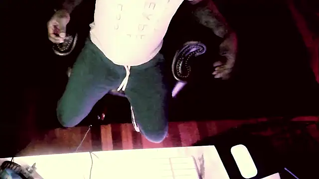 Snapshot of Pressure69mee chatting on 03/23/25, 03:21 Pressure69mee online show from 03/23/25, 03:21