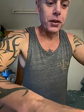 Snapshot of luv2masterb8247 chatting on 12/16/24, 04:23 luv2masterb8247 online show from 12/16/24, 04:23