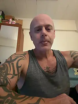 Snapshot of luv2masterb8247 chatting on 12/18/24, 03:47 luv2masterb8247 online show from 12/18/24, 03:47