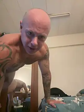 Snapshot of luv2masterb8247 chatting on 12/20/24, 05:14 luv2masterb8247 online show from 12/20/24, 05:14