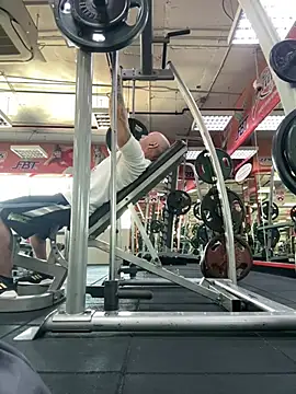 Snapshot of luv2masterb8247 chatting on 12/21/24, 02:09 luv2masterb8247 online show from 12/21/24, 02:09