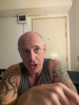 Snapshot of luv2masterb8247 chatting on 12/21/24, 05:14 luv2masterb8247 online show from 12/21/24, 05:14