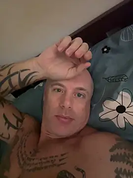 Snapshot of luv2masterb8247 chatting on 12/23/24, 12:35 luv2masterb8247 online show from 12/23/24, 12:35