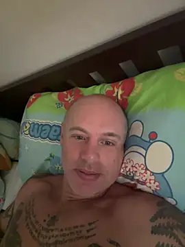 Snapshot of luv2masterb8247 chatting on 12/24/24, 12:44 luv2masterb8247 online show from 12/24/24, 12:44