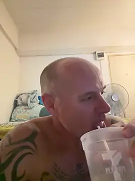 Snapshot of luv2masterb8247 chatting on 12/26/24, 07:24 luv2masterb8247 online show from 12/26/24, 07:24