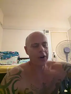 Snapshot of luv2masterb8247 chatting on 12/27/24, 05:09 luv2masterb8247 online show from 12/27/24, 05:09