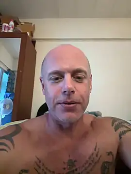 Snapshot of luv2masterb8247 chatting on 01/10/25, 07:14 luv2masterb8247 online show from 01/10/25, 07:14