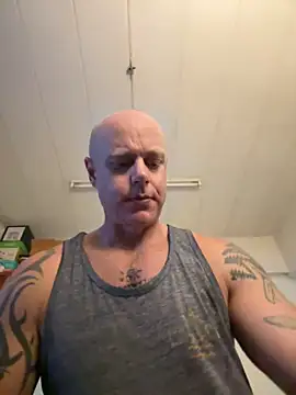 Snapshot of luv2masterb8247 chatting on 01/21/25, 04:21 luv2masterb8247 online show from 01/21/25, 04:21