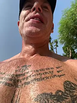 Snapshot of luv2masterb8247 chatting on 01/25/25, 02:47 luv2masterb8247 online show from 01/25/25, 02:47