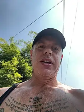 Snapshot of luv2masterb8247 chatting on 01/27/25, 12:33 luv2masterb8247 online show from 01/27/25, 12:33