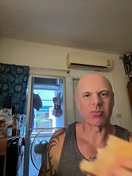 Snapshot of luv2masterb8247 chatting on 01/27/25, 04:30 luv2masterb8247 online show from 01/27/25, 04:30