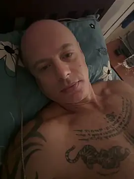 Snapshot of luv2masterb8247 chatting on 01/28/25, 12:36 luv2masterb8247 online show from 01/28/25, 12:36