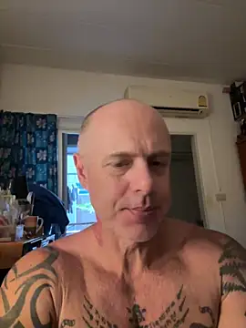 Snapshot of luv2masterb8247 chatting on 02/06/25, 03:59 luv2masterb8247 online show from 02/06/25, 03:59