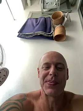 Snapshot of luv2masterb8247 chatting on 02/11/25, 07:23 luv2masterb8247 online show from 02/11/25, 07:23