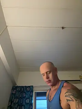 Snapshot of luv2masterb8247 chatting on 02/13/25, 04:22 luv2masterb8247 online show from 02/13/25, 04:22