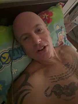 Snapshot of luv2masterb8247 chatting on 02/17/25, 12:43 luv2masterb8247 online show from 02/17/25, 12:43