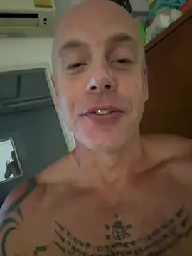 Snapshot of luv2masterb8247 chatting on 02/17/25, 07:15 luv2masterb8247 online show from 02/17/25, 07:15