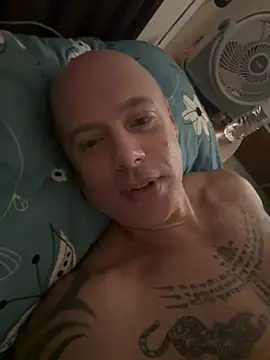 Snapshot of luv2masterb8247 chatting on 02/20/25, 12:41 luv2masterb8247 online show from 02/20/25, 12:41