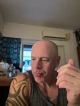 Snapshot of luv2masterb8247 chatting on 02/20/25, 04:28 luv2masterb8247 online show from 02/20/25, 04:28