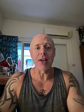 Snapshot of luv2masterb8247 chatting on 02/24/25, 04:27 luv2masterb8247 online show from 02/24/25, 04:27