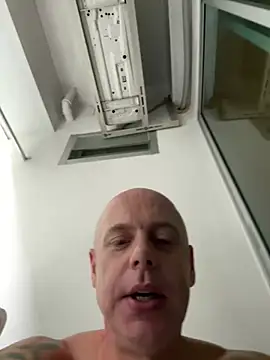 Snapshot of luv2masterb8247 chatting on 02/25/25, 08:14 luv2masterb8247 online show from 02/25/25, 08:14