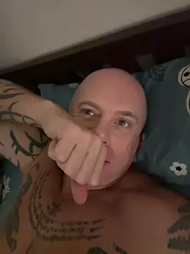 Snapshot of luv2masterb8247 chatting on 02/26/25, 12:38 luv2masterb8247 online show from 02/26/25, 12:38