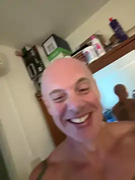 Snapshot of luv2masterb8247 chatting on 02/26/25, 06:47 luv2masterb8247 online show from 02/26/25, 06:47