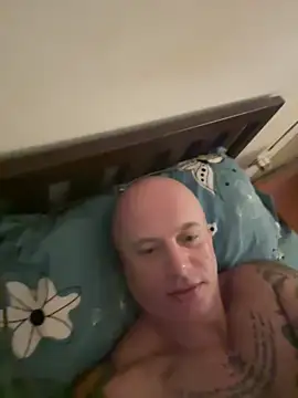 Snapshot of luv2masterb8247 chatting on 02/28/25, 12:43 luv2masterb8247 online show from 02/28/25, 12:43