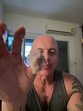 Snapshot of luv2masterb8247 chatting on 02/28/25, 07:26 luv2masterb8247 online show from 02/28/25, 07:26