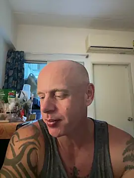 Snapshot of luv2masterb8247 chatting on 03/13/25, 05:11 luv2masterb8247 online show from 03/13/25, 05:11