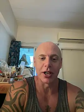 Snapshot of luv2masterb8247 chatting on 03/17/25, 05:12 luv2masterb8247 online show from 03/17/25, 05:12