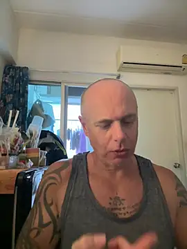 Snapshot of luv2masterb8247 chatting on 03/18/25, 05:09 luv2masterb8247 online show from 03/18/25, 05:09