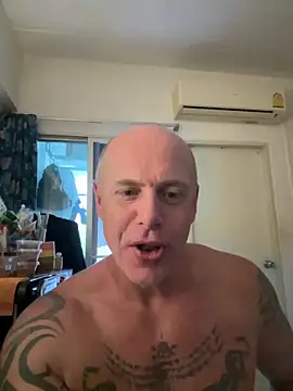 Snapshot of luv2masterb8247 chatting on 03/21/25, 05:11 luv2masterb8247 online show from 03/21/25, 05:11