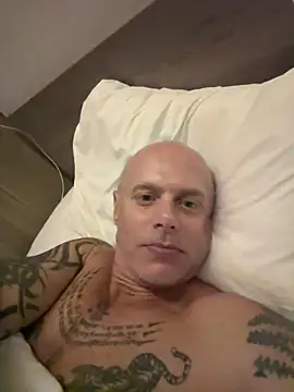 Snapshot of luv2masterb8247 chatting on 12/17/25, 12:55 luv2masterb8247 online show from 12/17/25, 12:55