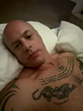 Snapshot of luv2masterb8247 chatting on 12/20/25, 11:23 luv2masterb8247 online show from 12/20/25, 11:23