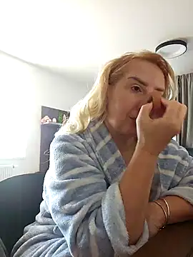 Snapshot of MariaRichi_ chatting on 03/06/25, 07:25 MariaRichi  online show from 03/06/25, 07:25