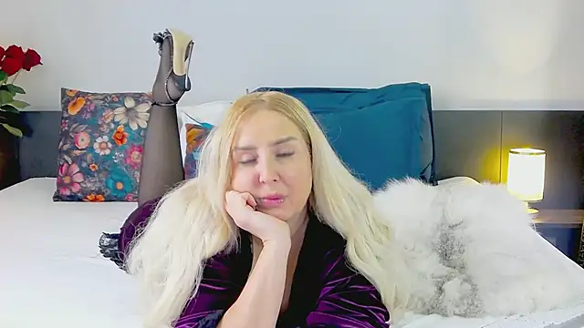 Snapshot of MariaRichi_ chatting on 03/13/25, 12:13 MariaRichi  online show from 03/13/25, 12:13