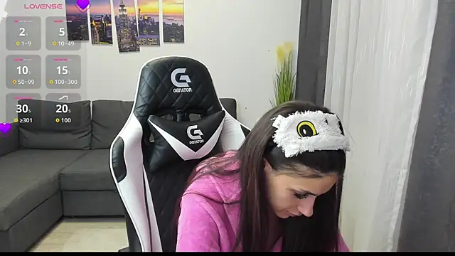 Kimi Ivy online show from 10/31/25, 04:24