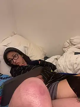 Snapshot of mackshaft4711 chatting on 02/06/25, 09:53 mackshaft4711 online show from 02/06/25, 09:53