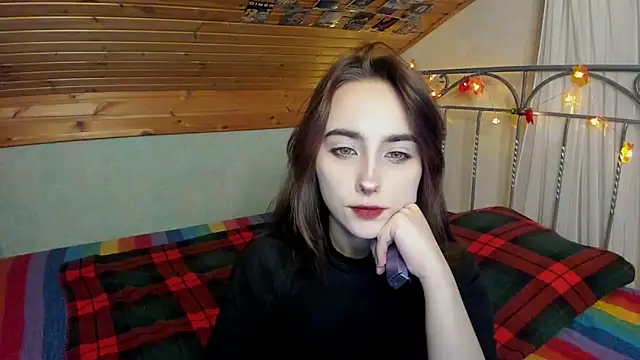 Snapshot of SilverDream chatting on 12/15/24, 02:48 SilverDream online show from 12/15/24, 02:48