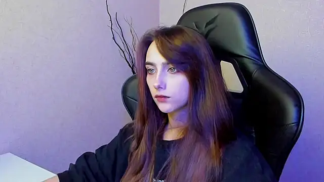 Snapshot of SilverDream chatting on 12/24/24, 12:44 SilverDream online show from 12/24/24, 12:44