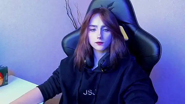 Snapshot of SilverDream chatting on 01/13/25, 02:28 SilverDream online show from 01/13/25, 02:28