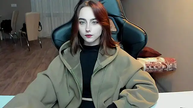 Snapshot of SilverDream chatting on 02/04/25, 05:01 SilverDream online show from 02/04/25, 05:01